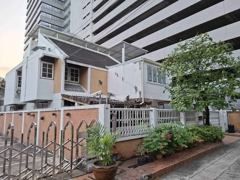 House in Huai Khwang, Krung Thep Maha Nakhon, Thailand 2 - 17867433