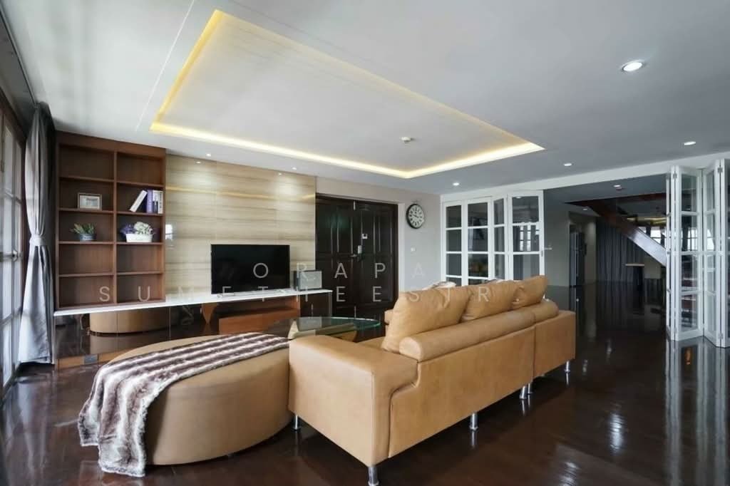 Condo in Samsen Nai, Bangkok, Thailand 1 - 17863438