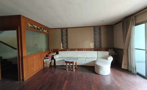 House in Chong Nonsi, Krung Thep Maha Nakhon, Thailand 1