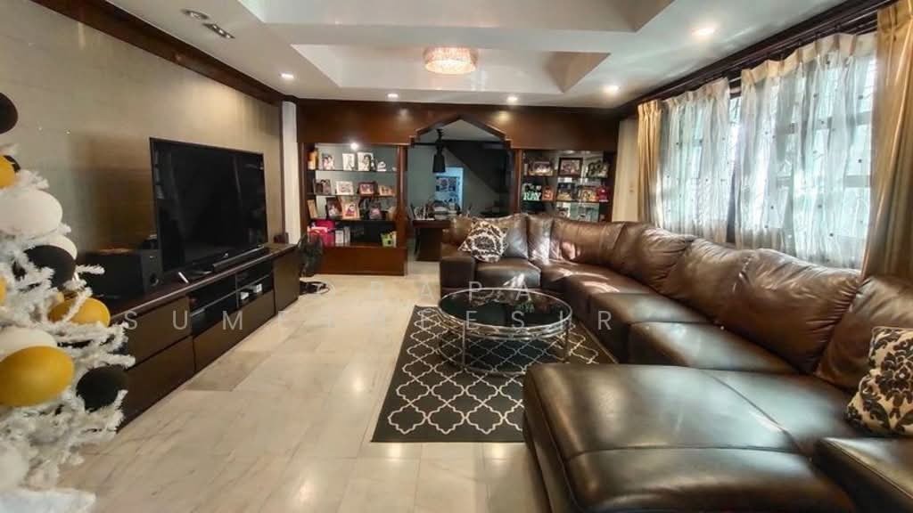 4-BR Townhouse, Bangkok