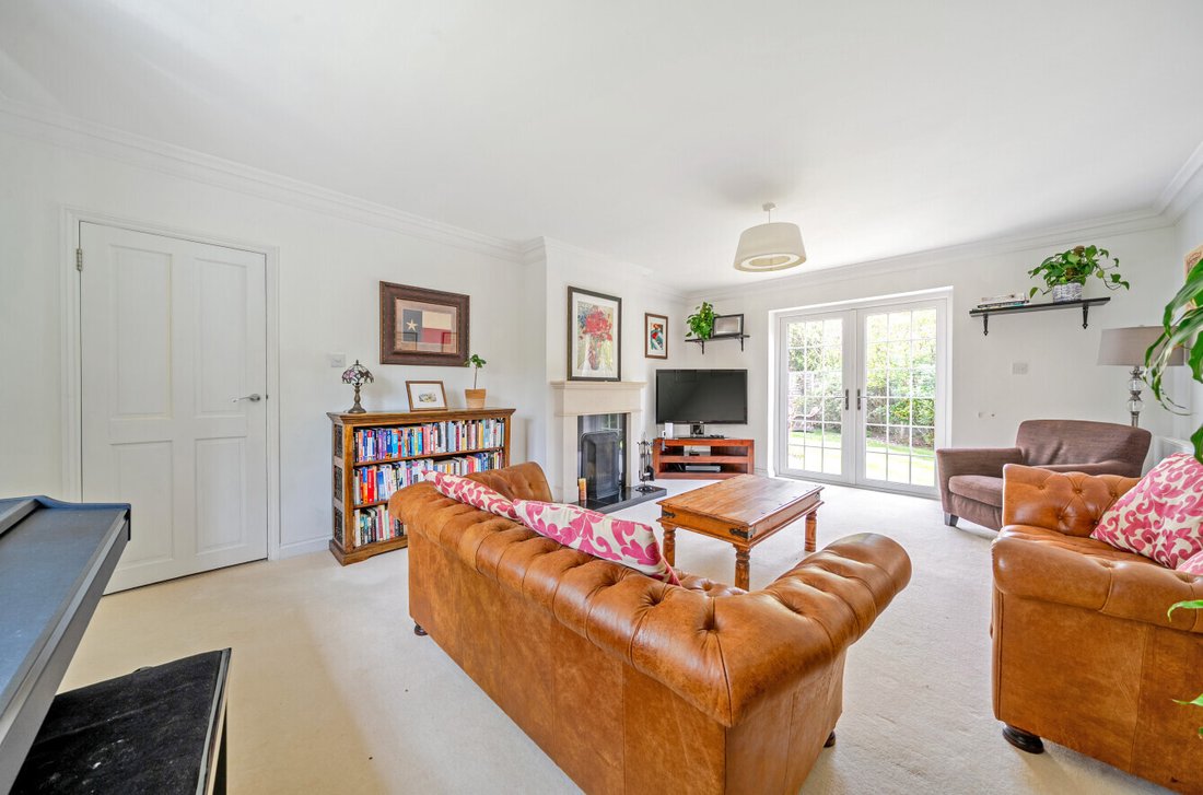 House in Sheerwater, Woking, England 3 - 17861004