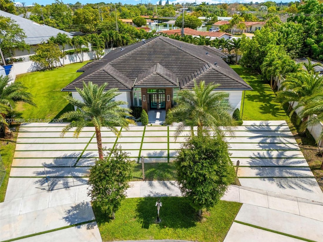 House in Miami, Florida, United States 3 - 17864873