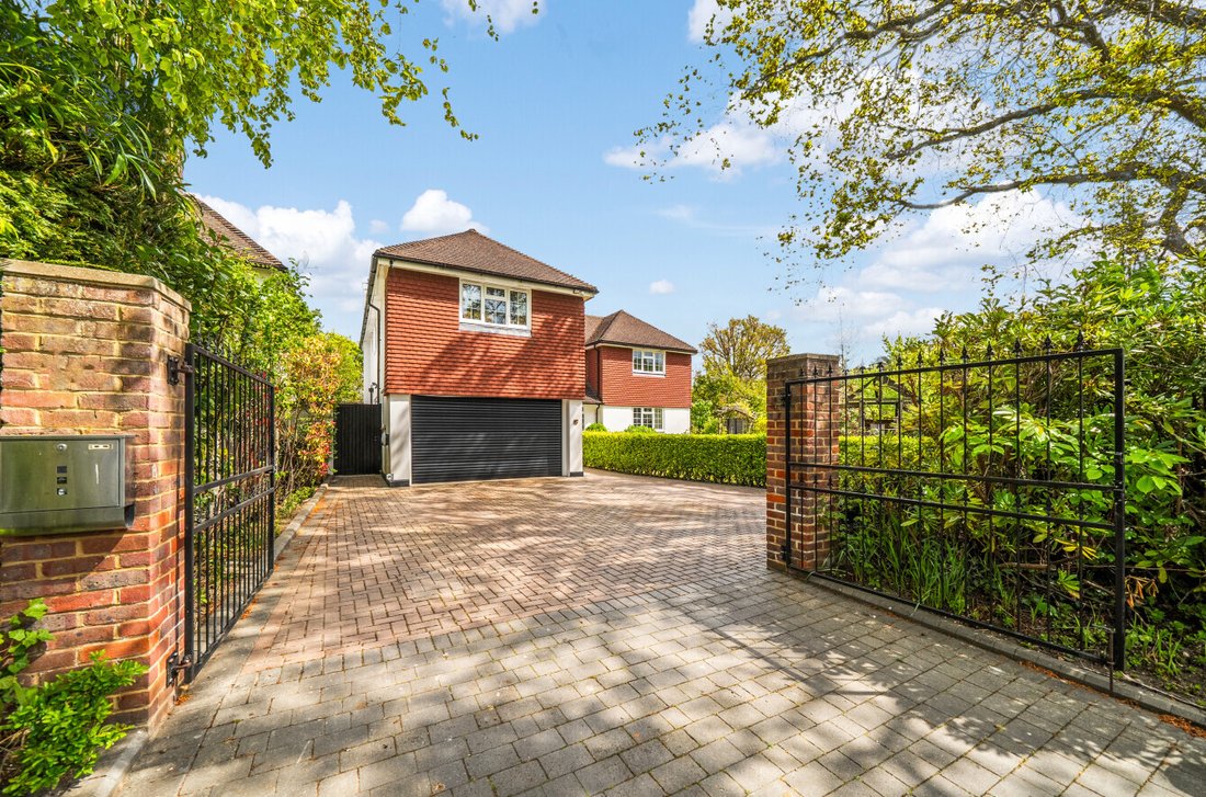 House in Sheerwater, Woking, England 2 - 17861004