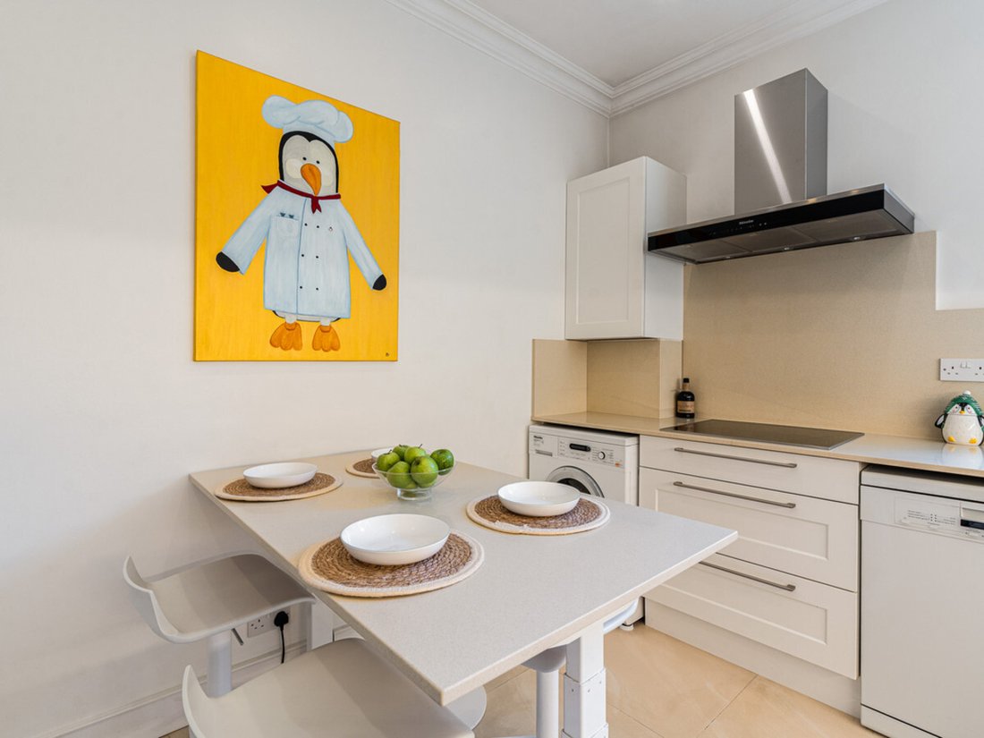Apartment in Barons Court, Hammersmith and Fulham, England 5 - 17867029