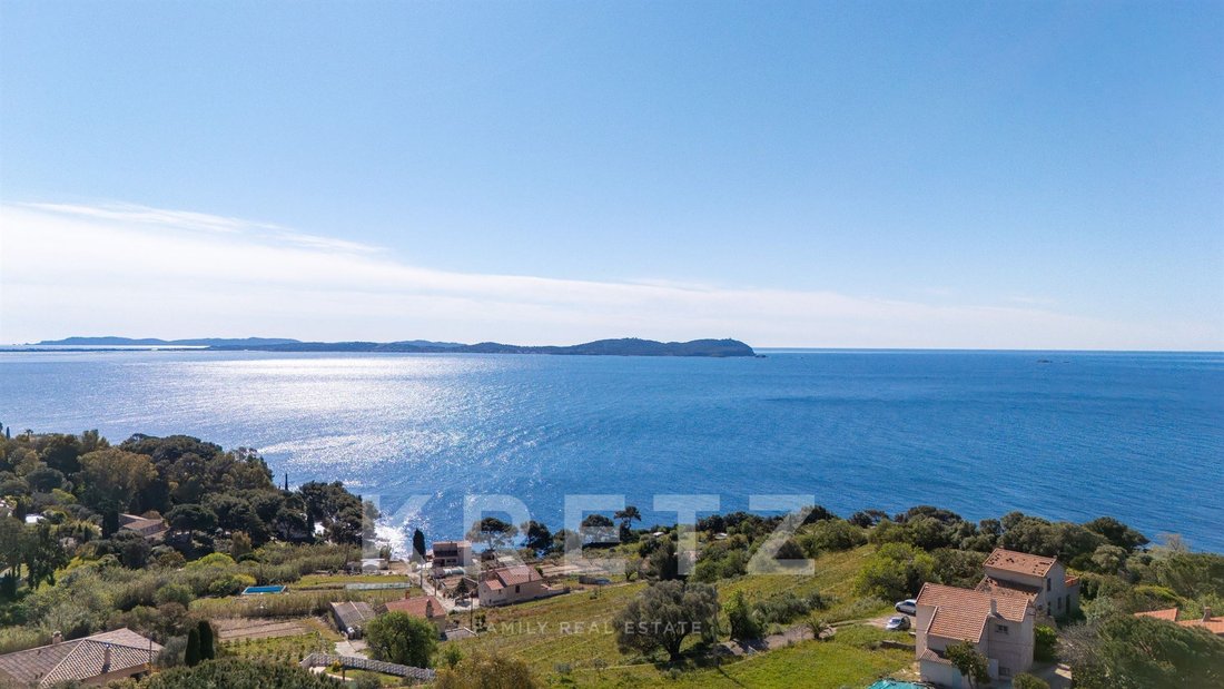 Villa in Carqueiranne, Provence-Alpes-Côte d'Azur, France 2 - 17867411