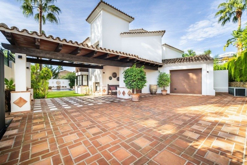Villa in La Quinta, Benahavis, Andalusia 1 - 17866459