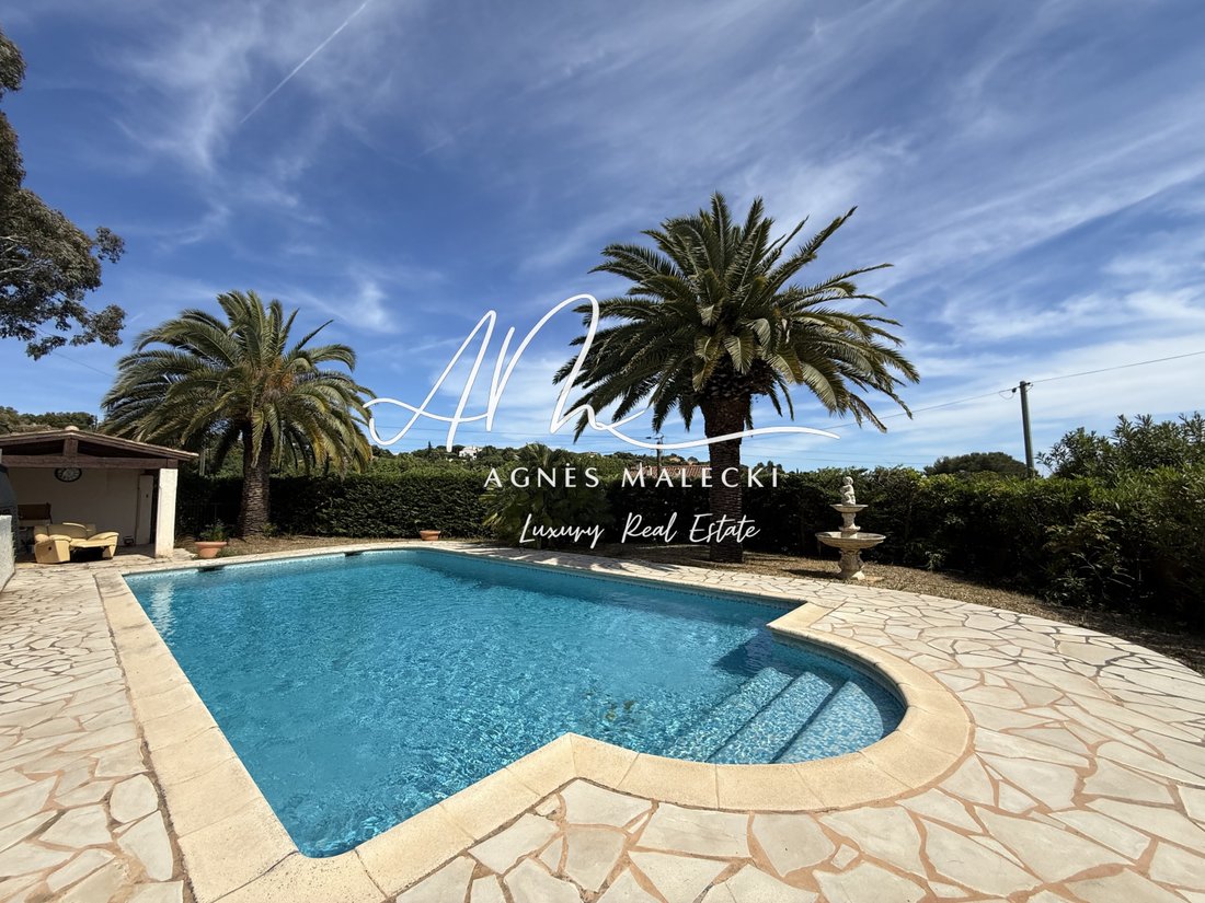 Estate in La Croix-Valmer, Provence-Alpes-Côte d'Azur, France 4 - 17865127