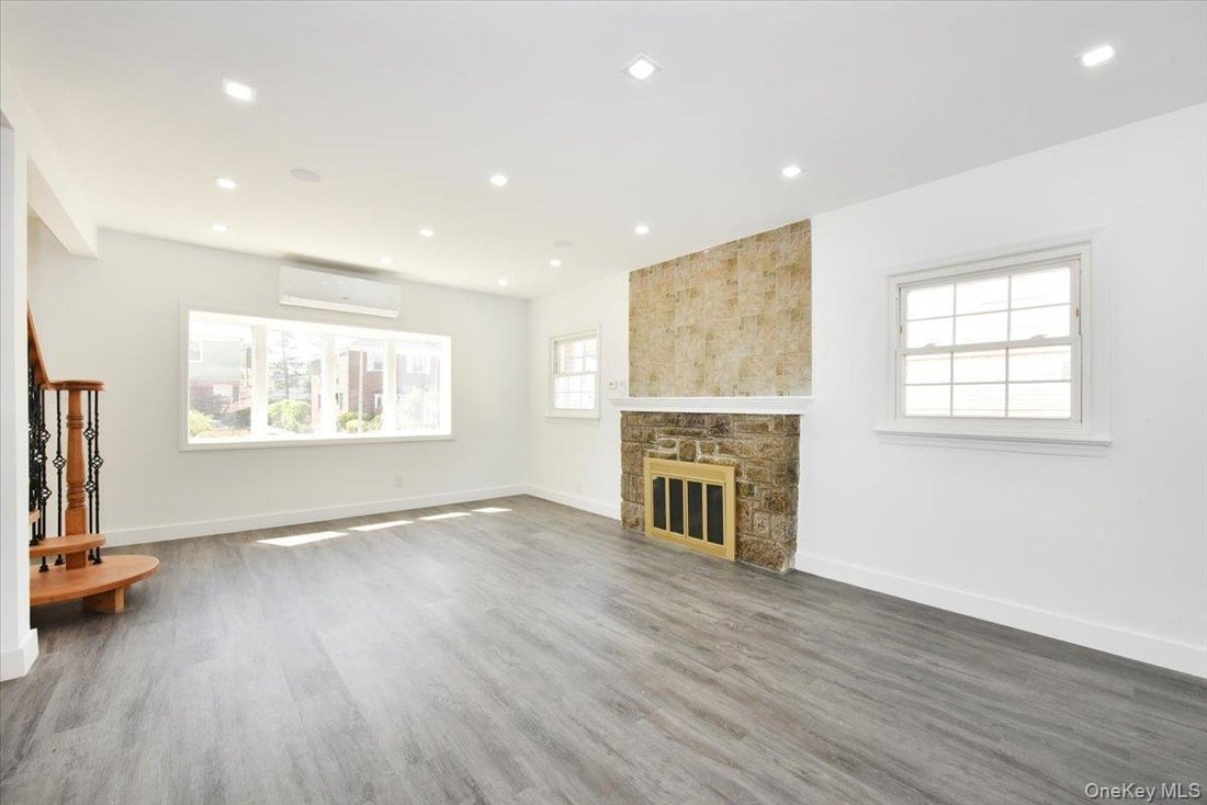 House in New York, New York, United States 5 - 17864460