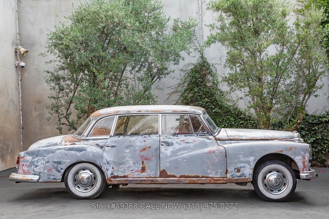 Mercedes-Benz 300D Adenauer in Los Angeles, CA 4 - 17862943