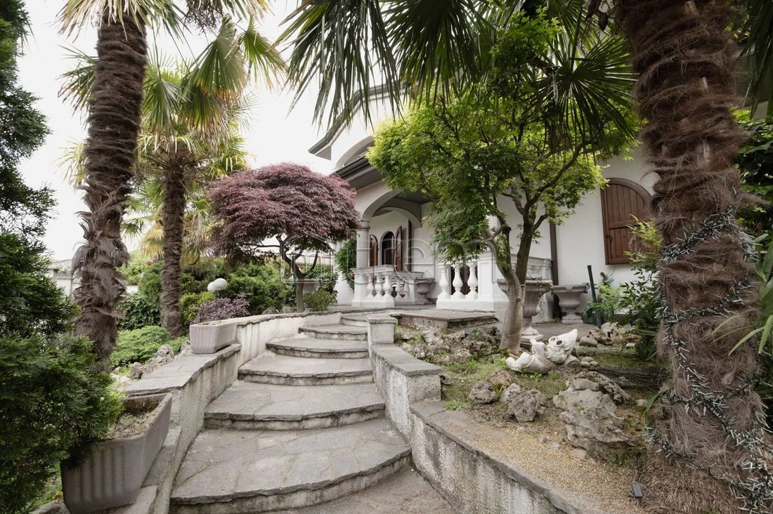Villa in Lainate, Lombardy, Italy 2 - 17862881