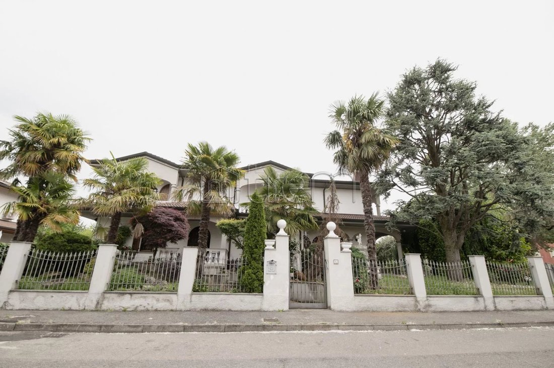 Villa in Lainate, Lombardy, Italy 1 - 17862881