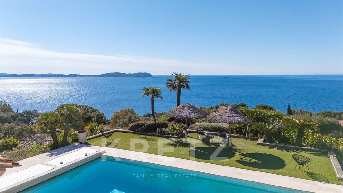 Villa in Carqueiranne, Provence-Alpes-Côte d'Azur, France 1 - 17867411