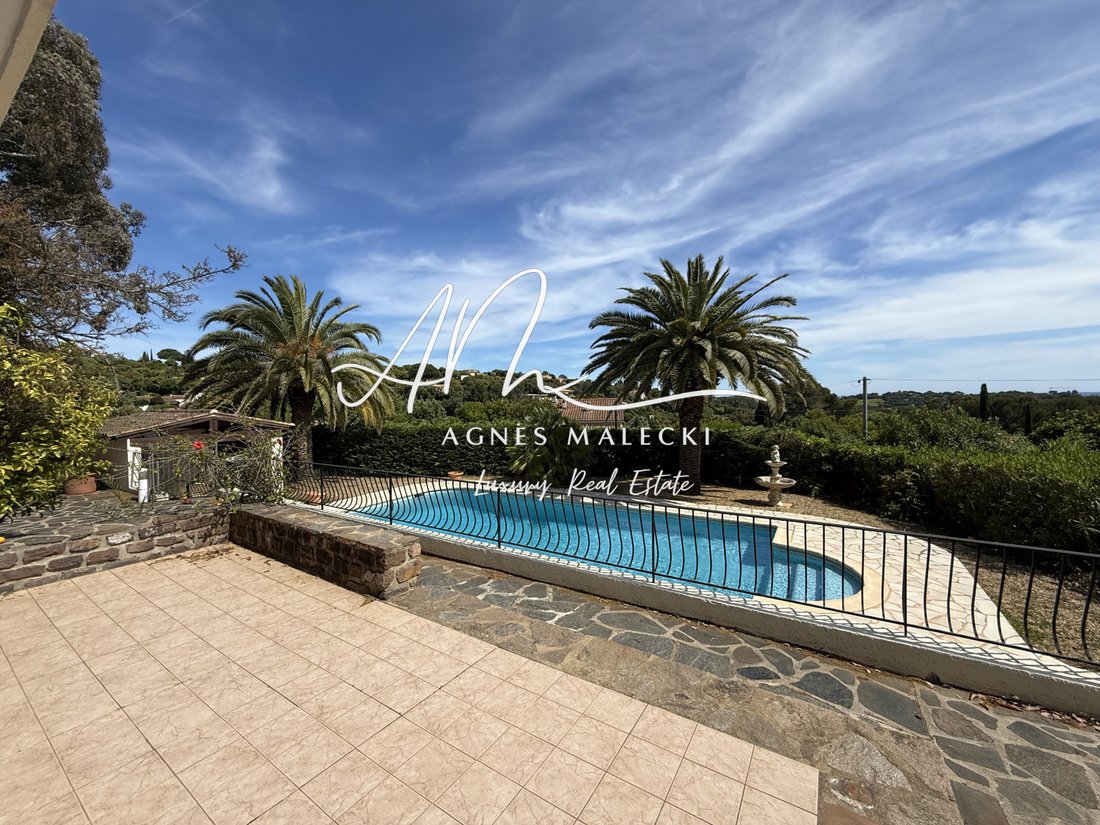 Estate in La Croix-Valmer, Provence-Alpes-Côte d'Azur, France 1 - 17865127