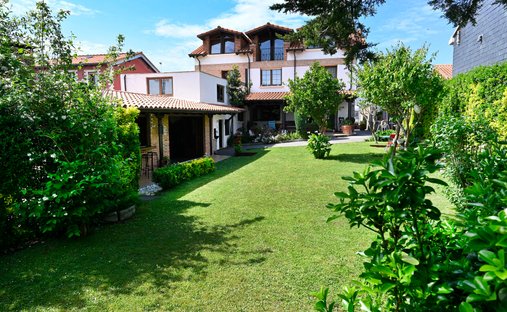 House in Santa Cruz de Bezana, Cantabria, Spain 1