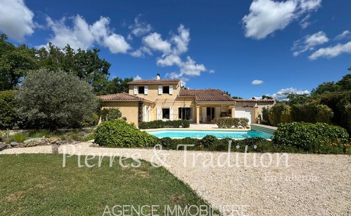 House in Céreste-en-Luberon, Provence-Alpes-Côte d'Azur, France 1