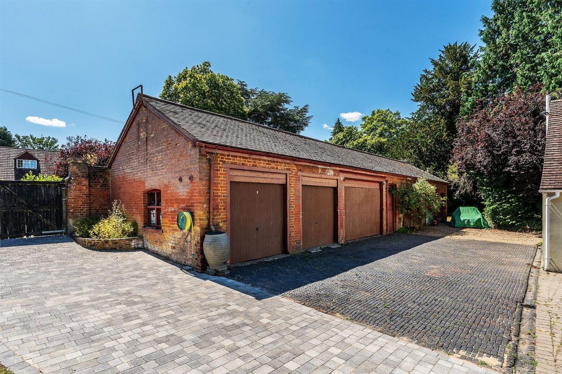 House in Great Bookham, England 3 - 17864259