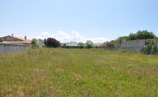 Land in Sainte-Marie-de-Ré, Nouvelle-Aquitaine, France 1