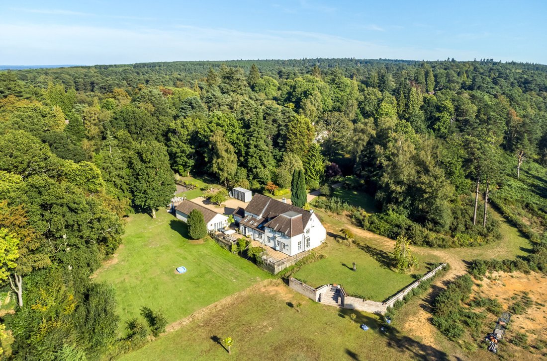 House in Hindhead, Grayshott, England 1 - 17861073