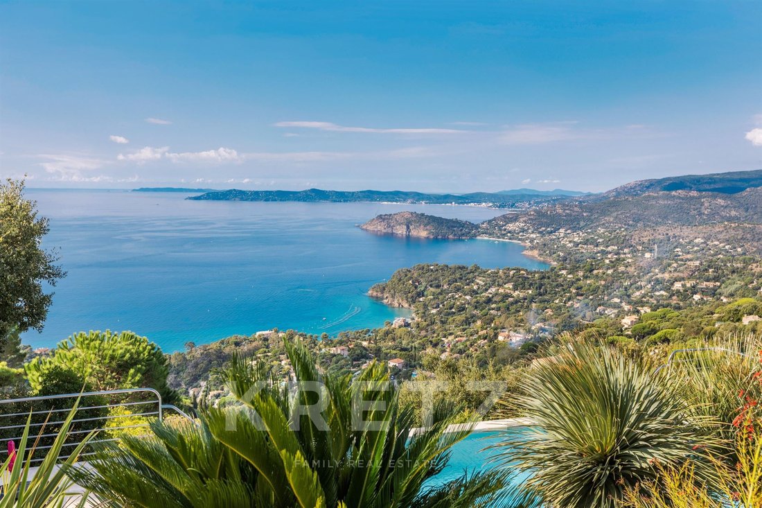 House in Rayol-Canadel-sur-Mer, Provence-Alpes-Côte d'Azur, France 3 - 17867309