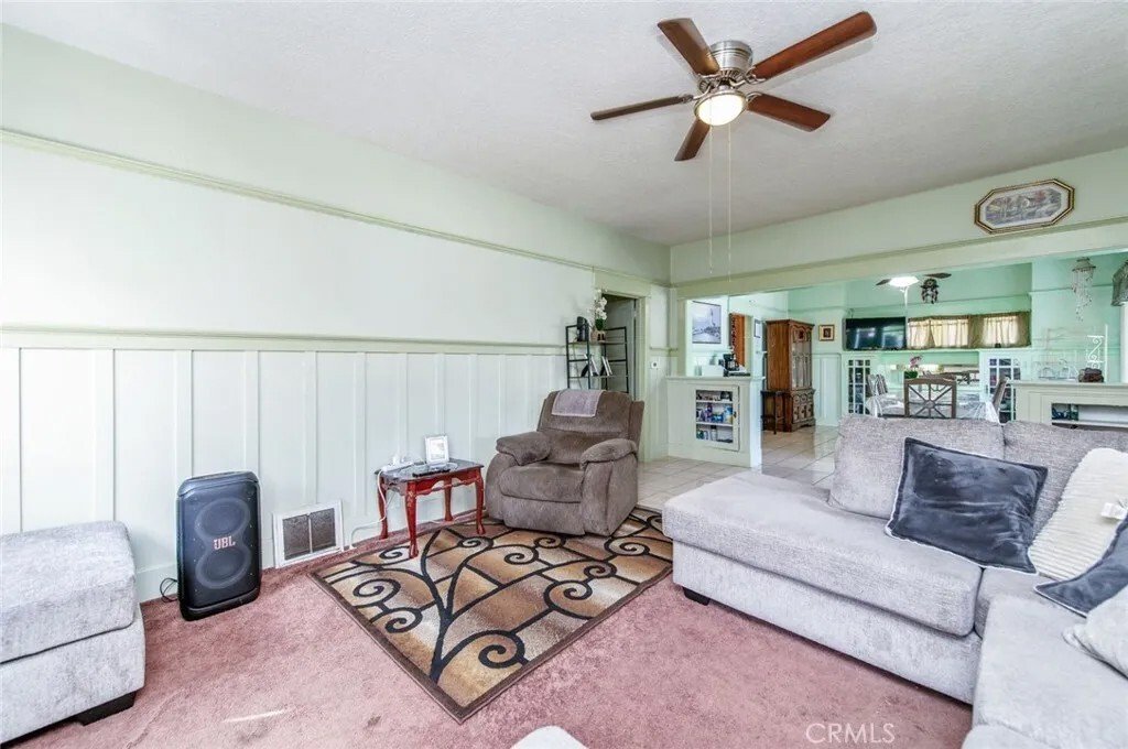 Santa Ana, California, United States 5 - 17865867