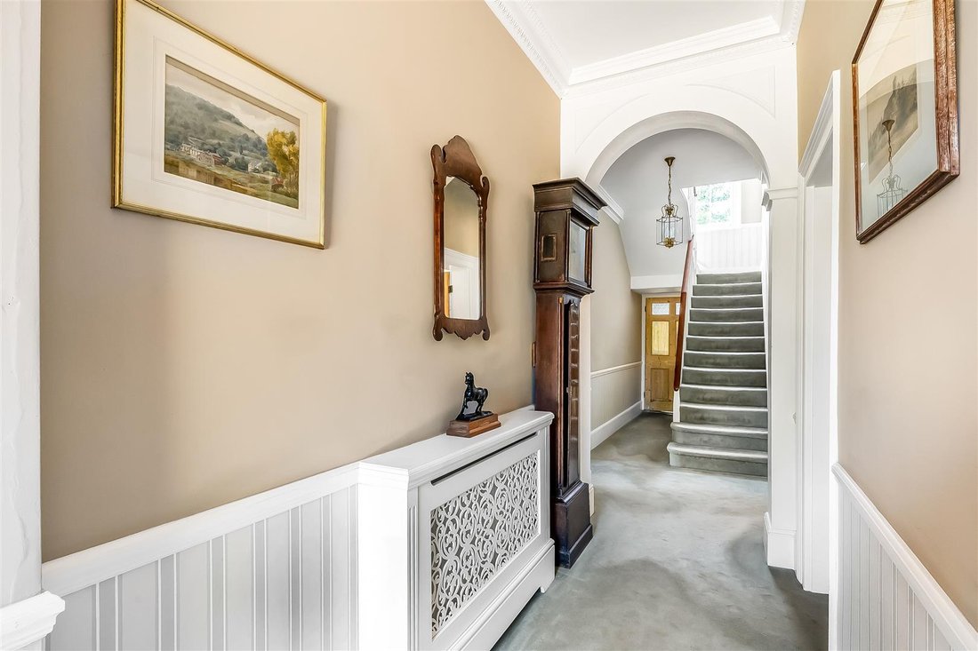 House in Great Bookham, England 5 - 17864259