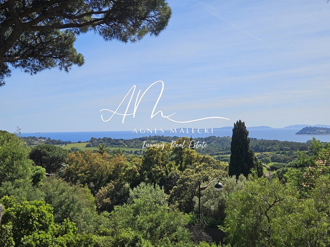 Estate in La Croix-Valmer, Provence-Alpes-Côte d'Azur, France 1 - 17837107