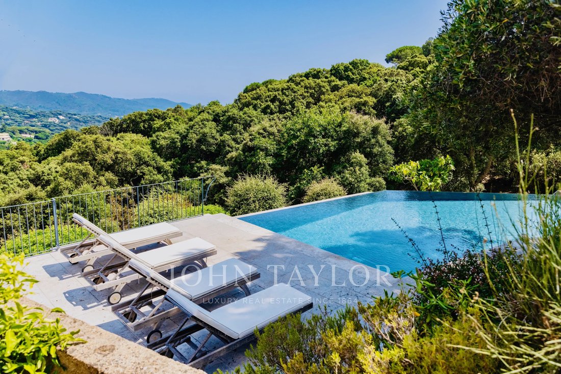 Estate in La Croix-Valmer, Provence-Alpes-Côte d'Azur, France 3 - 17860913