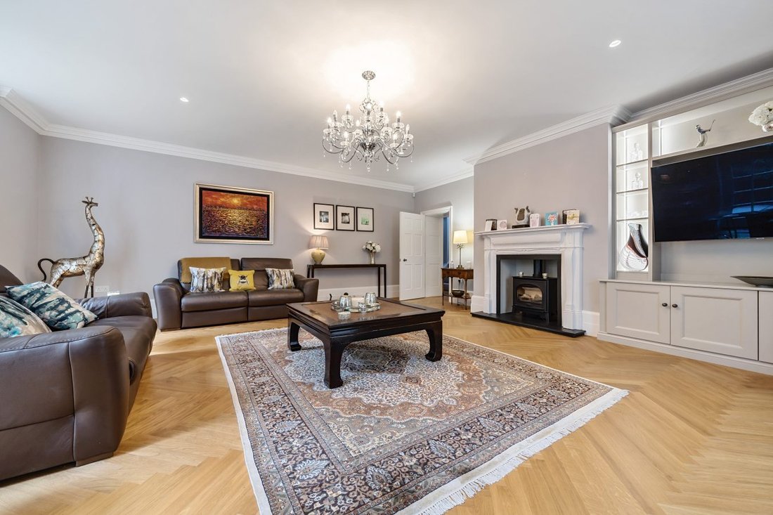 House in Barnet, England 4 - 16825047