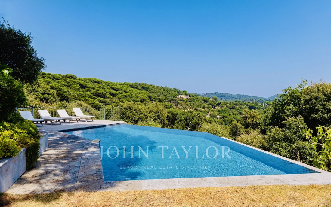 Estate in La Croix-Valmer, Provence-Alpes-Côte d'Azur, France 2 - 17860913