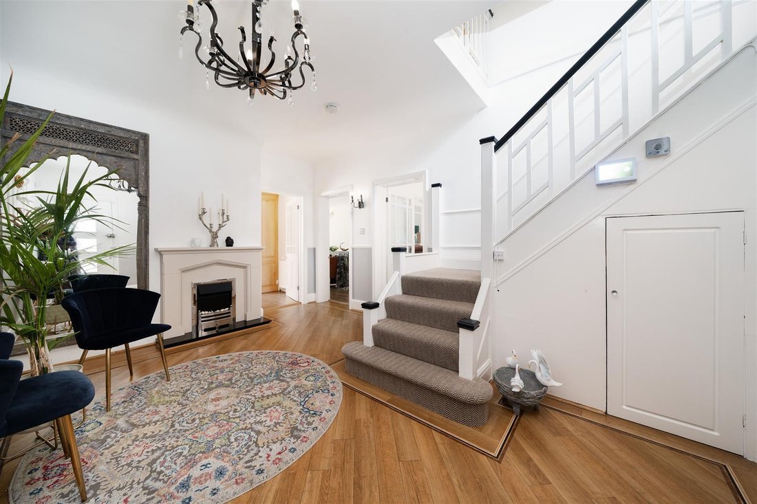 House in Edgware, Barnet, England 2 - 17860857