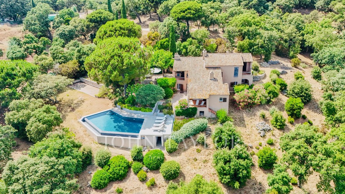 Estate in La Croix-Valmer, Provence-Alpes-Côte d'Azur, France 1 - 17860913