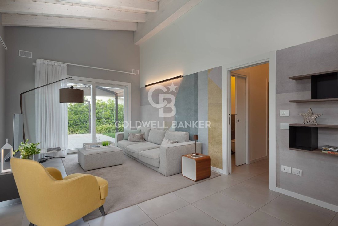 Apartment in Desenzano Centro, Desenzano del Garda, Lombardy 4 - 17868167