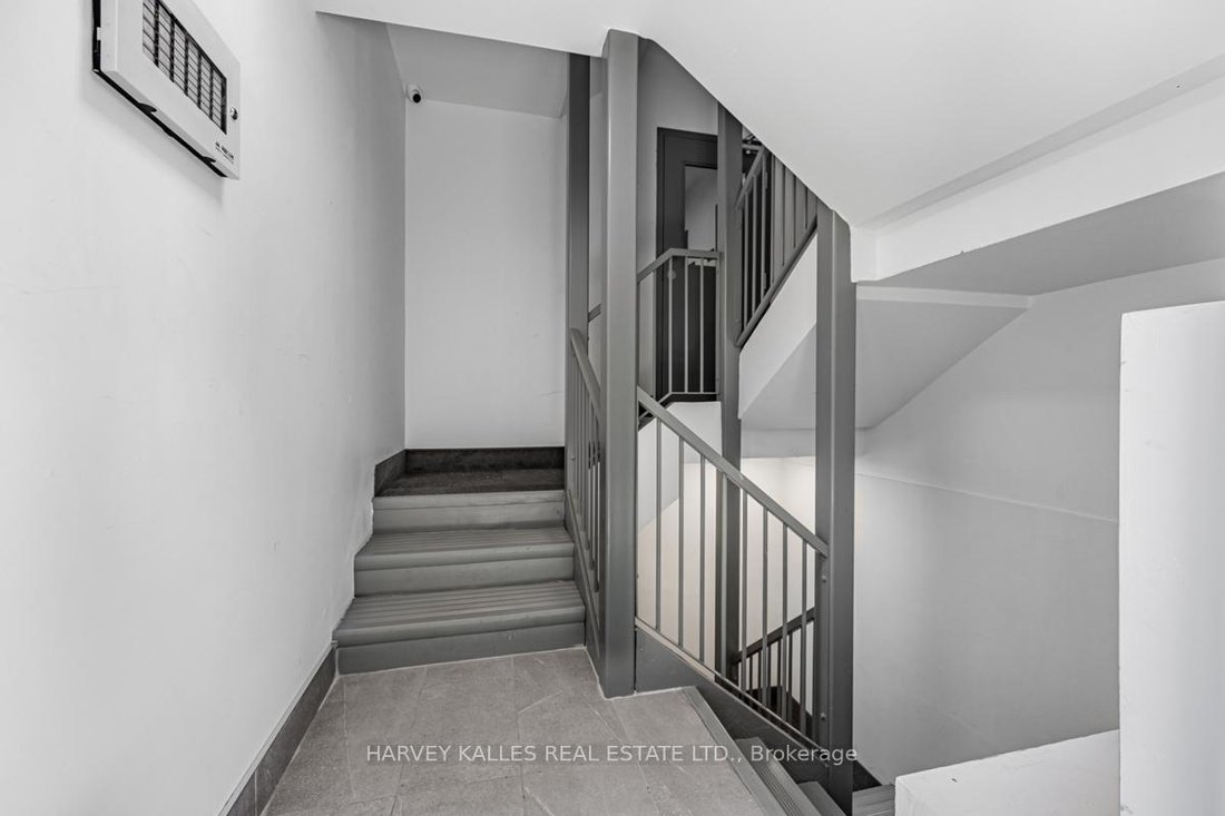 House in Toronto, Ontario, Canada 4 - 17868265