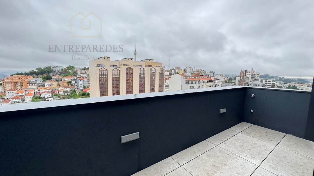 Apartment in Mafamude e Vilar do Paraiso, Porto District, Portugal 2 - 17862387