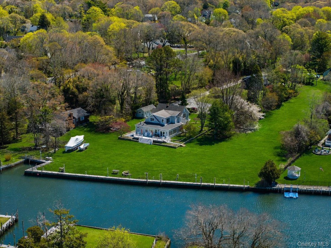 House in Center Moriches, New York, United States 1 - 17864424