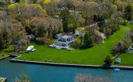 House in Center Moriches, New York, United States 1