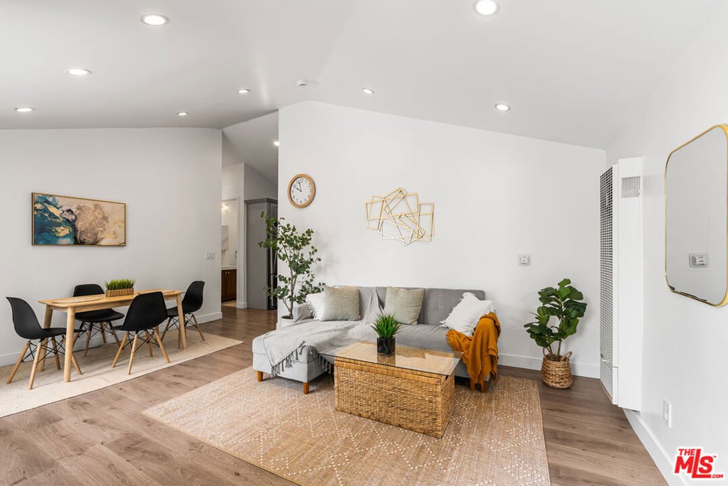 Los Angeles, California, United States 4 - 17865027