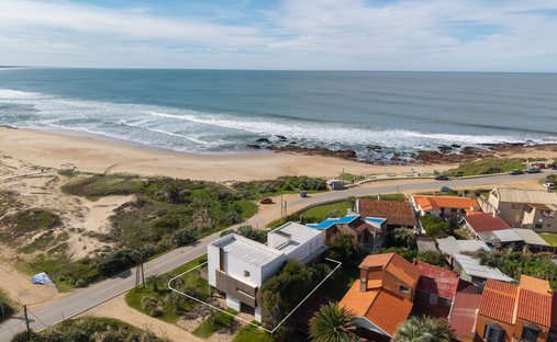 House in La Pedrera, Rocha Department, Uruguay 1