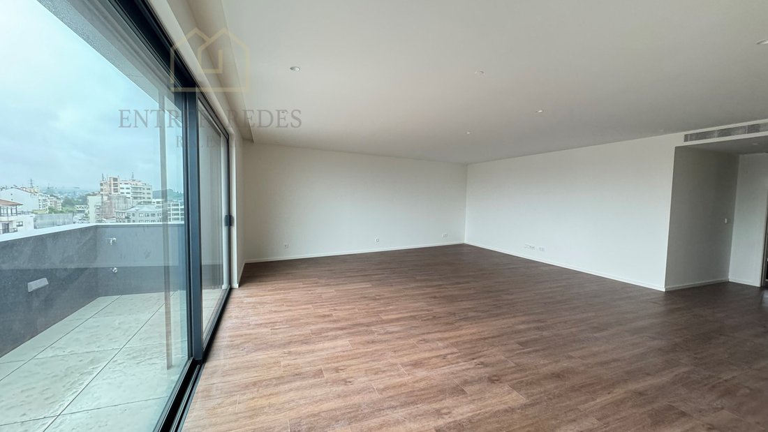 Apartment in Mafamude e Vilar do Paraiso, Porto District, Portugal 5 - 17862387