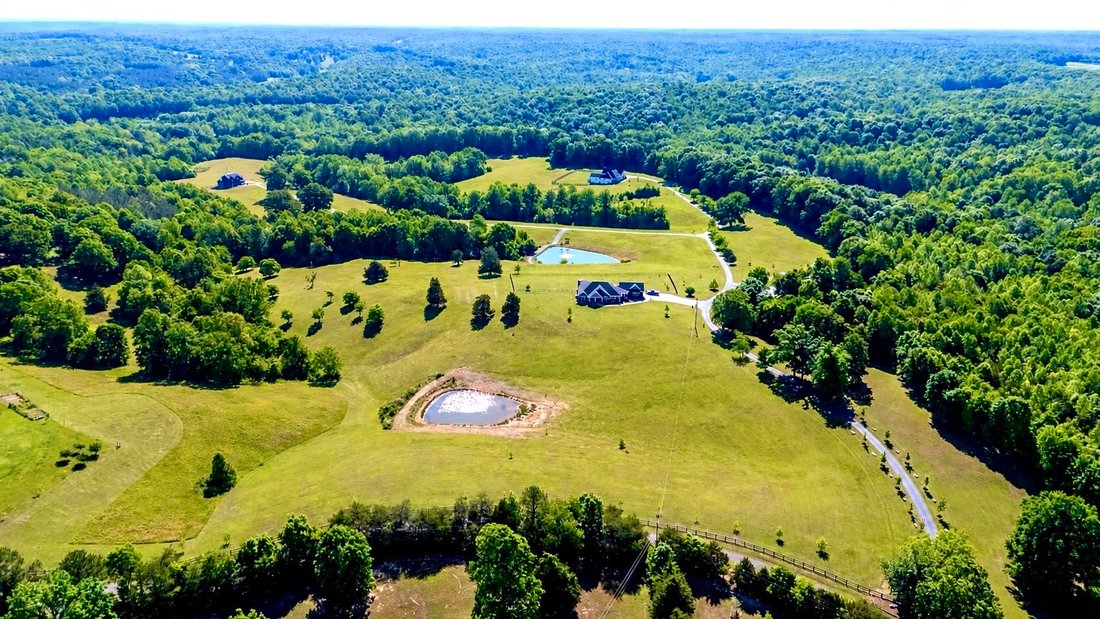 House in Vanleer, Tennessee, United States 3 - 17866141
