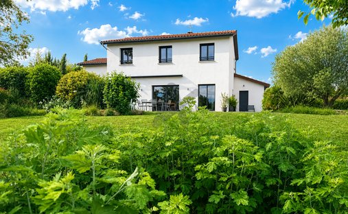 Villa in Saint-Bernard, Auvergne-Rhône-Alpes, France 1