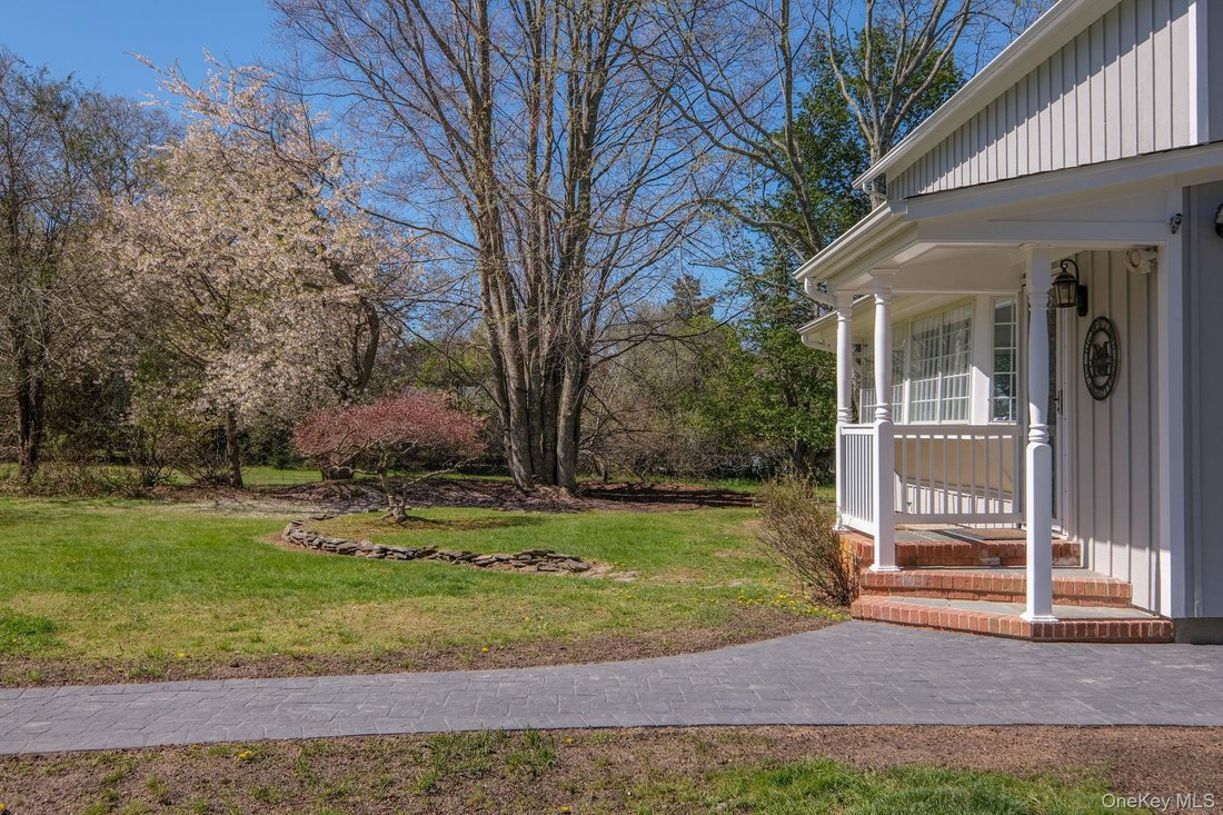 House in Center Moriches, New York, United States 5 - 17864424