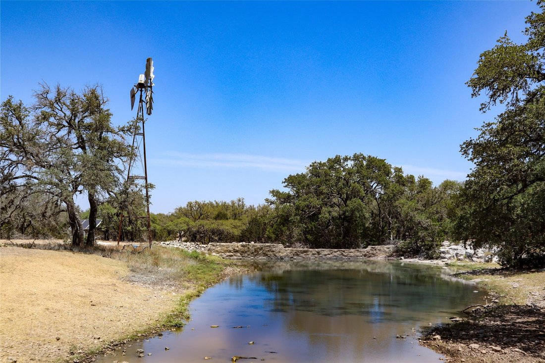 Farm Ranch in Mountain Home, Texas, United States 3 - 17867741