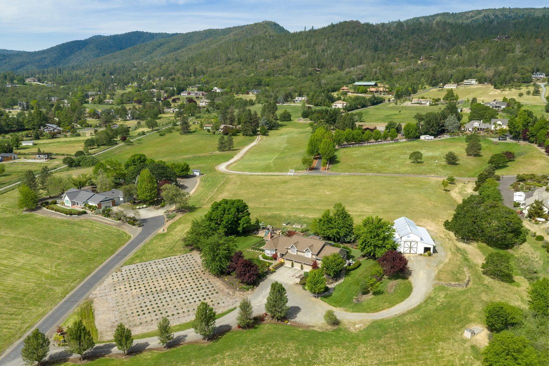 House in Medford, Oregon, United States 1 - 17868900