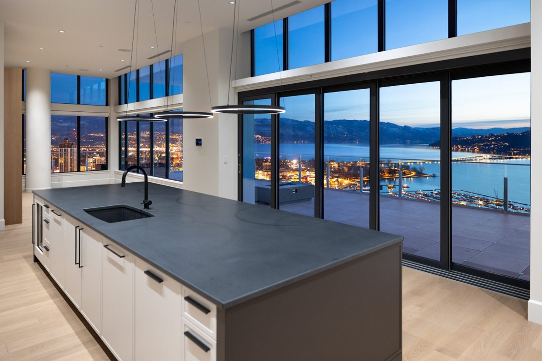 House in Kelowna, British Columbia, Canada 5 - 17868493