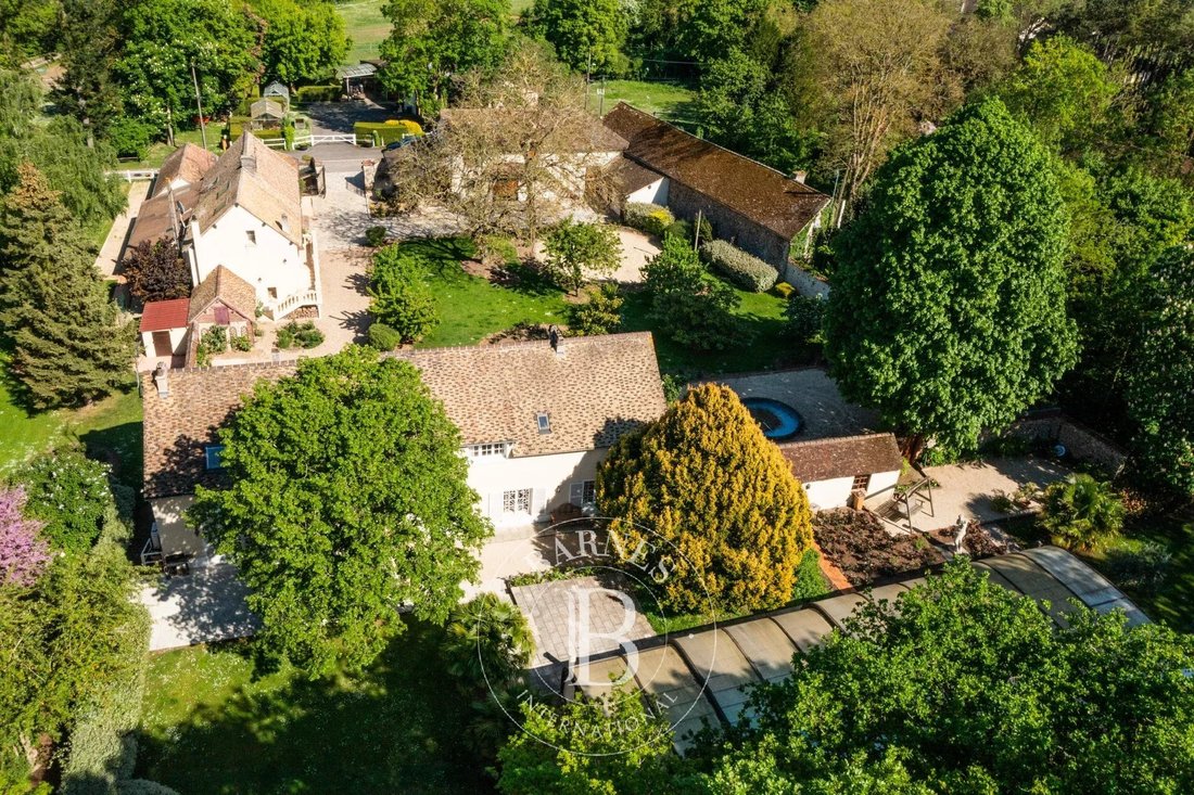Estate in Anet, Centre-Val de Loire, France 1 - 17862842