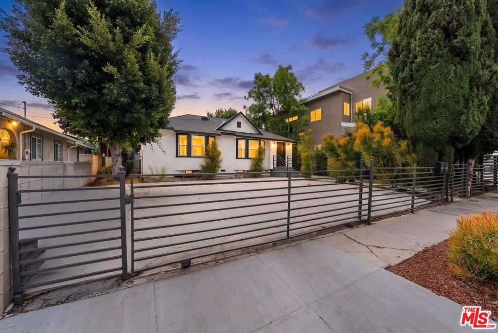 Los Angeles, California, United States 2 - 17865027