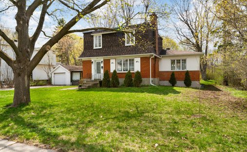 House in Pointe-Claire, Quebec, Canada 1