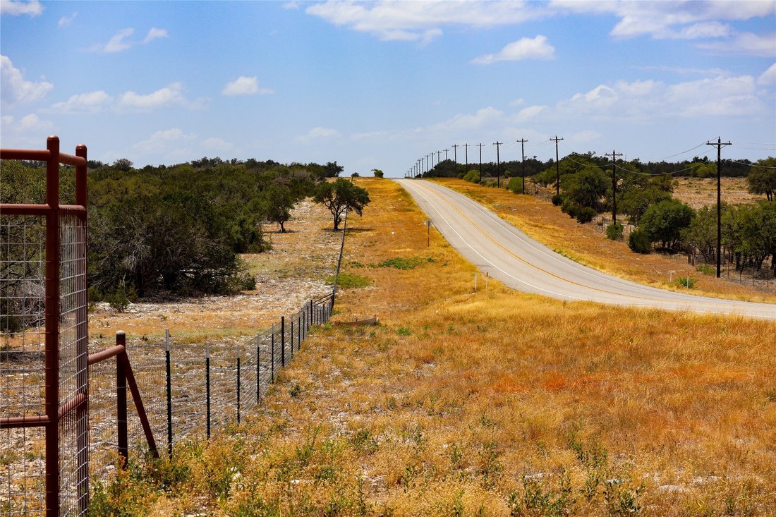 Farm Ranch in Mountain Home, Texas, United States 1 - 17867741