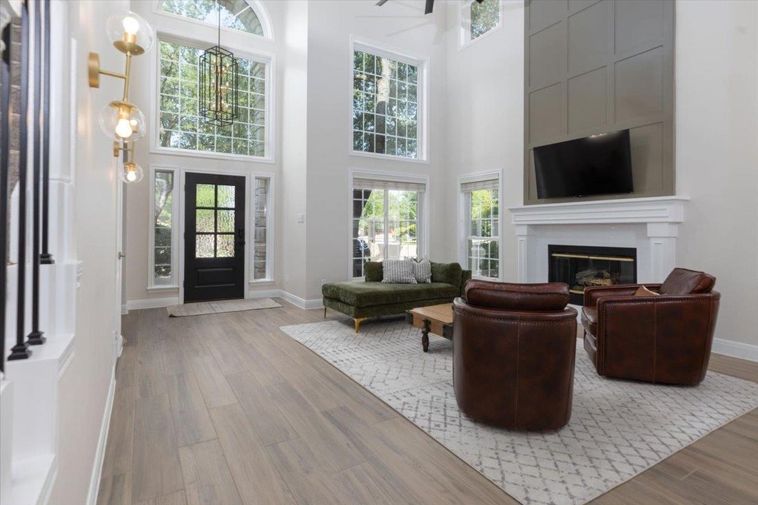 House in The Hills, Texas, United States 3 - 17865645